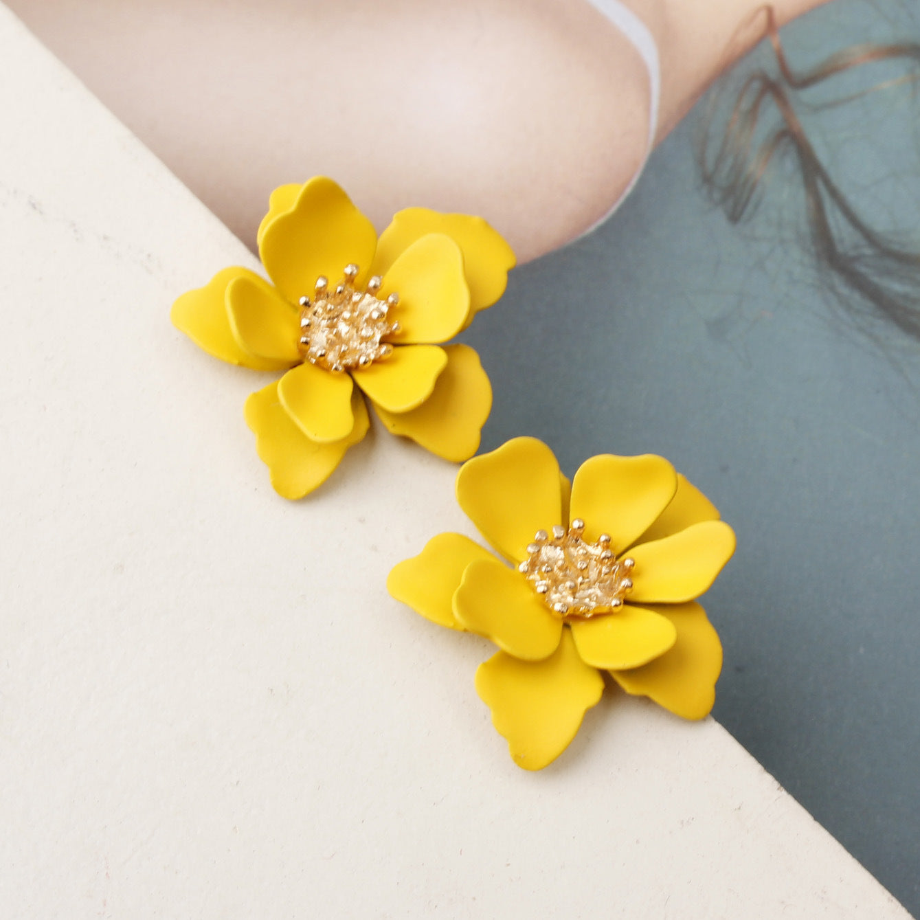 Frosted lacquer flower earrings