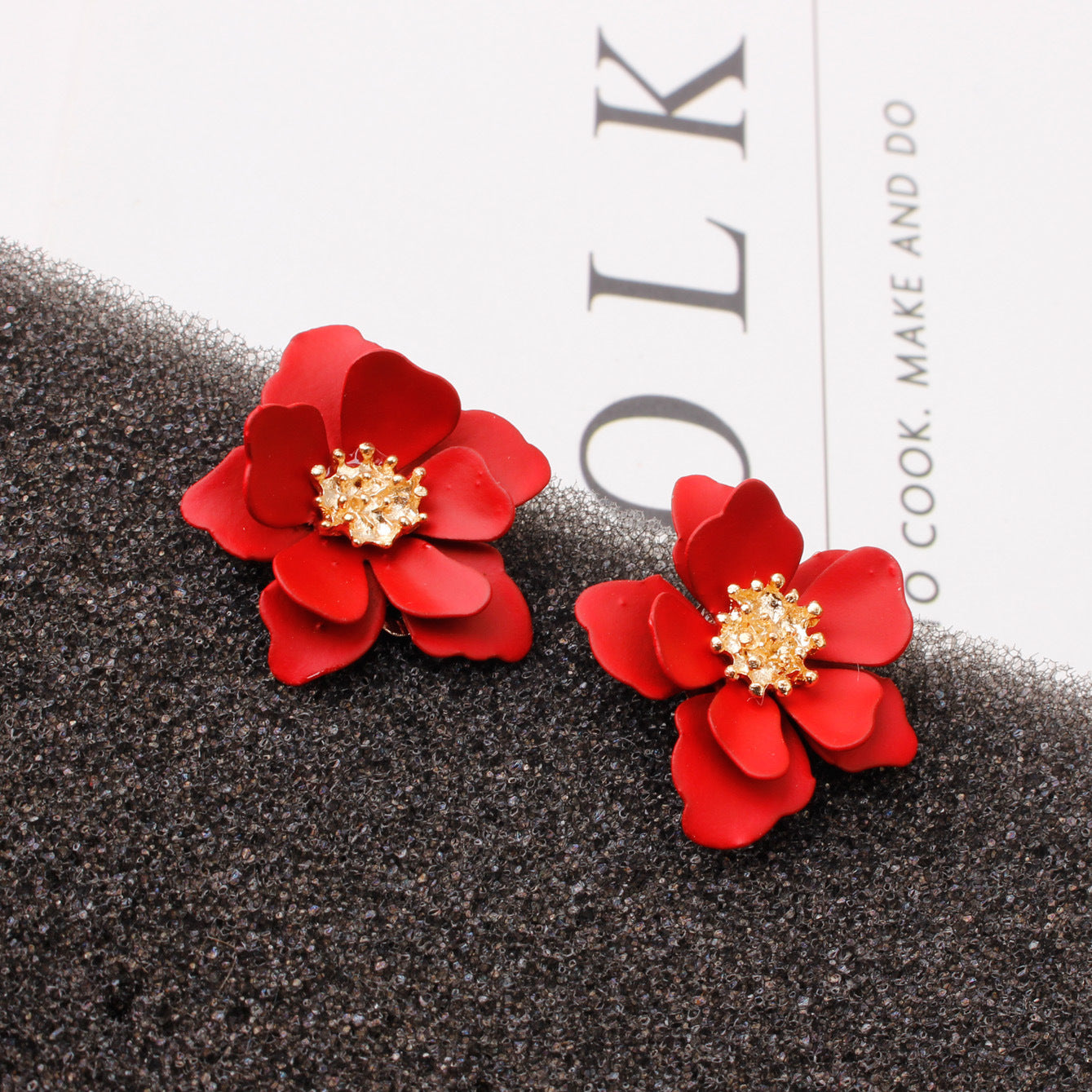 Frosted lacquer flower earrings