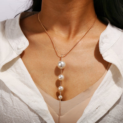 Imitation Pearl Pendant Necklace