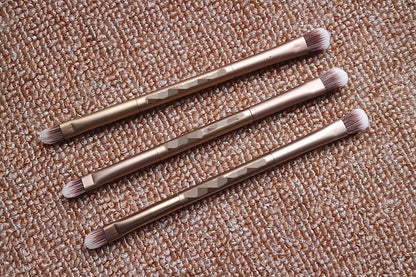 UD3 Dual-Head Eyeshadow and Concealer Brush