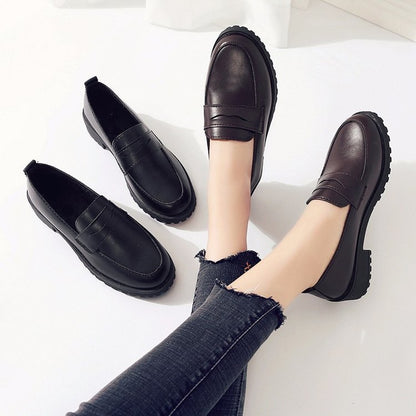 Pointed toe mid-heel leather shoes