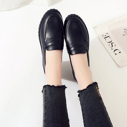 Pointed toe mid-heel leather shoes