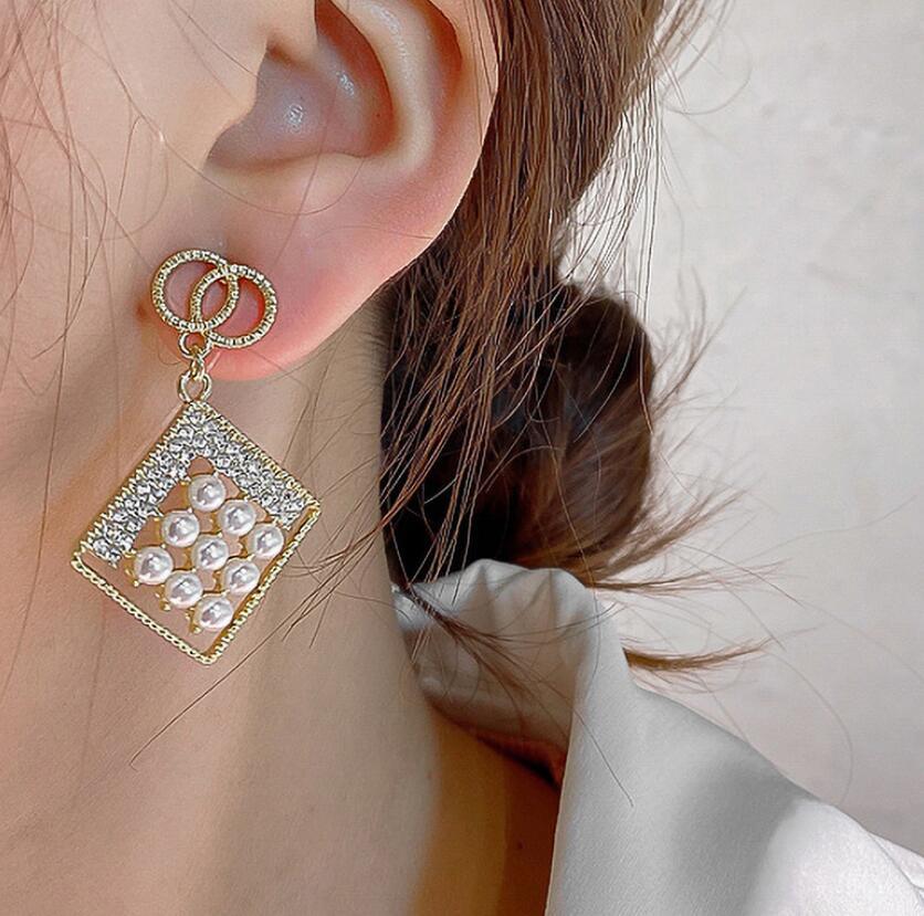 Square imitation pearl earrings