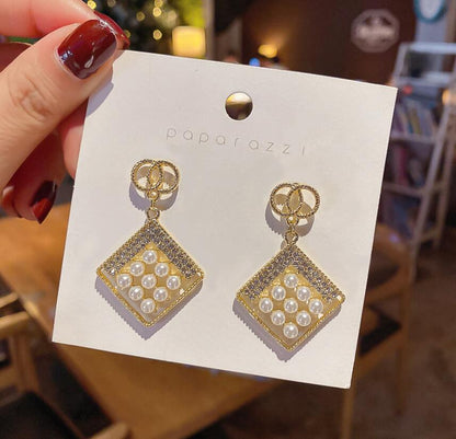 Square imitation pearl earrings