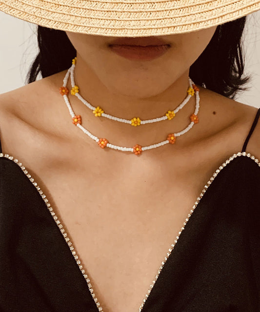 Collar de margaritas pequeñas personalizado con diseño de viento 