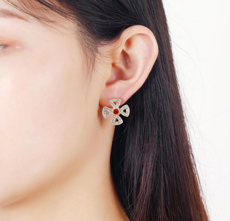 Flower temperament stud earrings