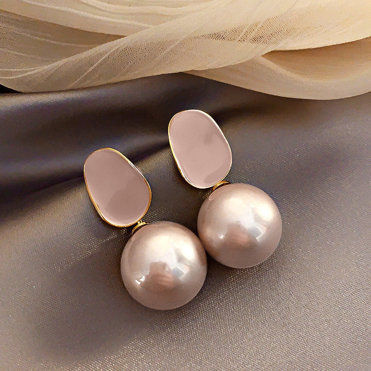 Celebrity pearl earrings