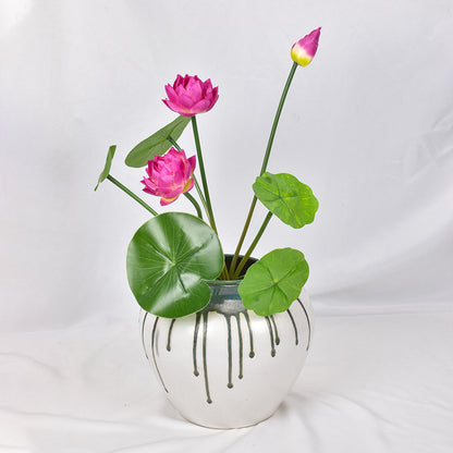 Simulation of small lotus, lotus leaf bouquet, small potted plant