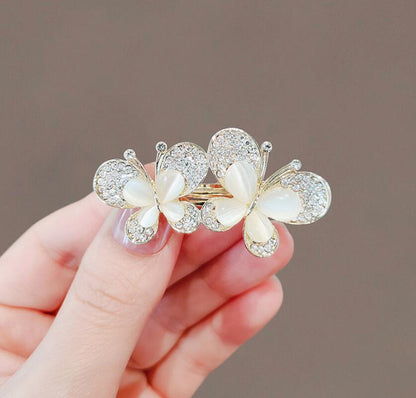 Double butterfly anti-light buckle pin