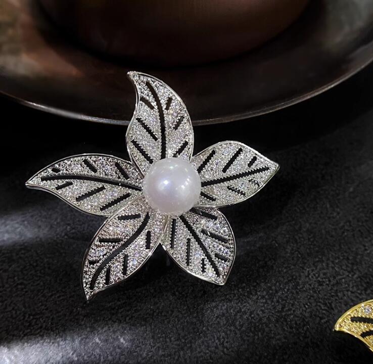 Five-leaf flower brooch