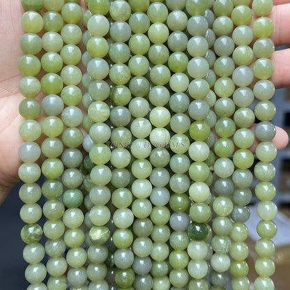 Pulsera de cuentas redondas de jade verde con cuentas sueltas de piedra zafiro en proceso 