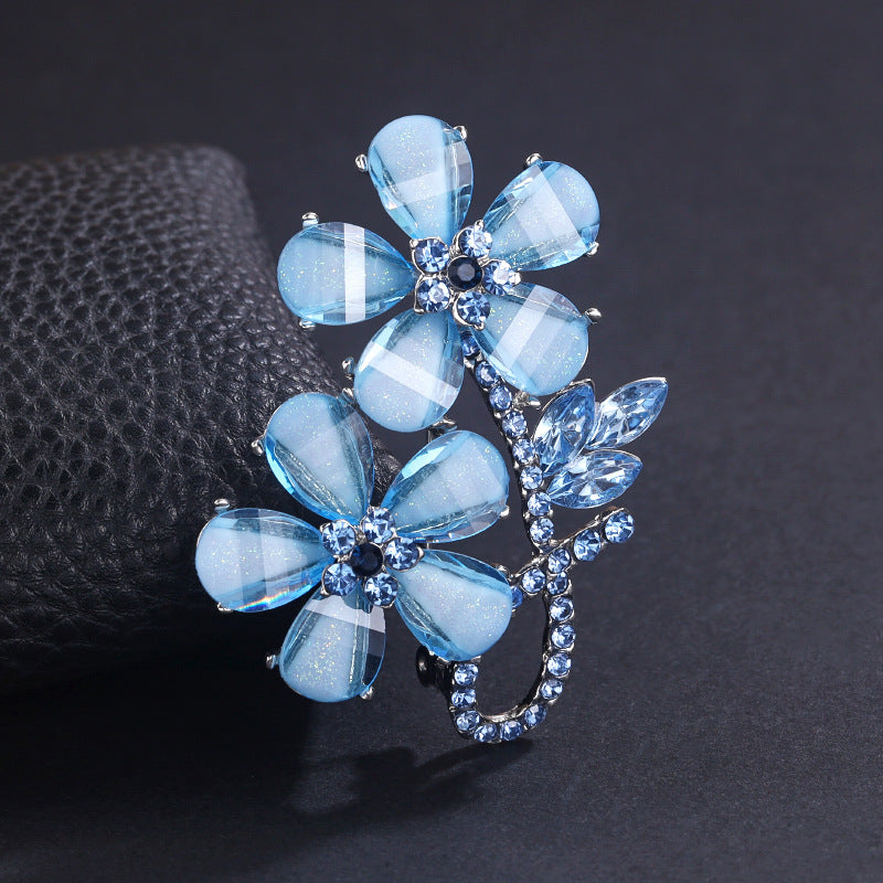 New light luxury flower brooch