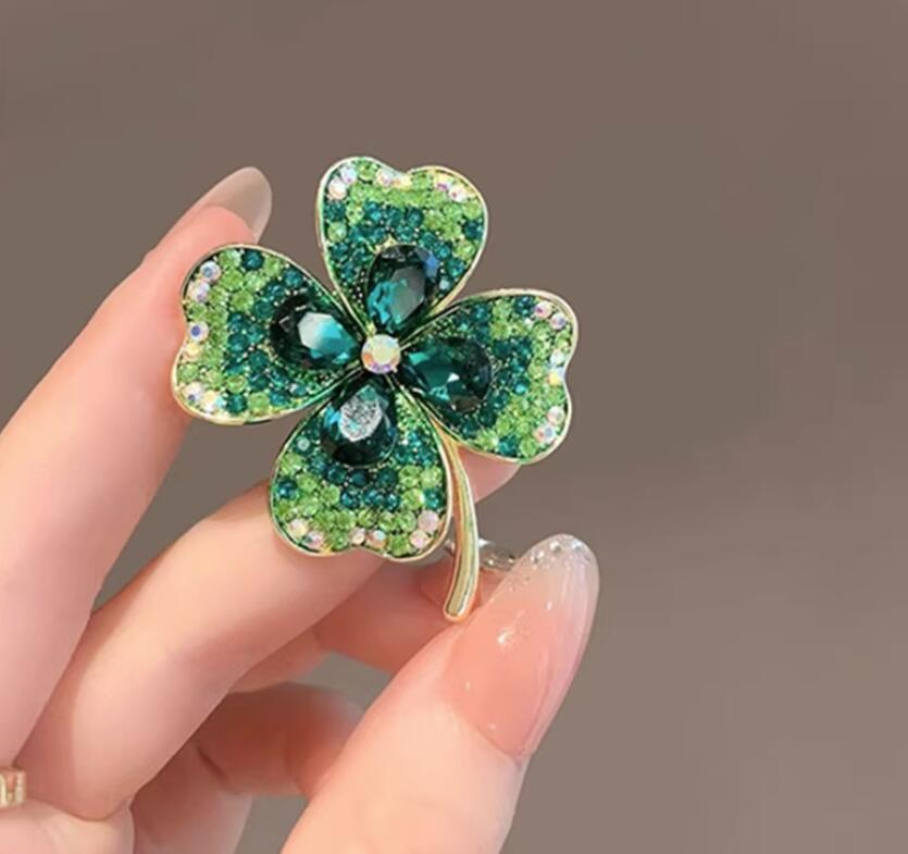 Four-leaf clover brooch high-end