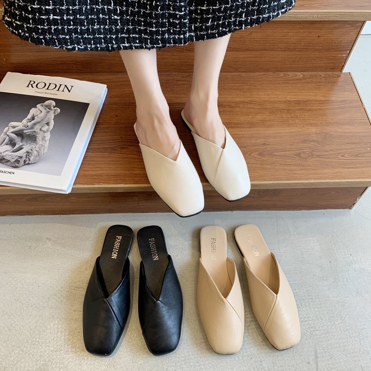 Wholesale of square head flat shoes for outer wear