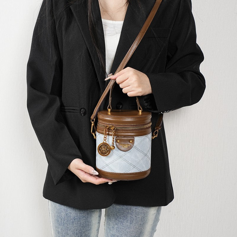 Simple and fashionable versatile bags for women