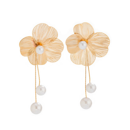 Three-dimensional ginkgo leaf flower stud earrings