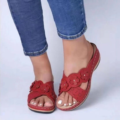 Wedge embroidered slippers