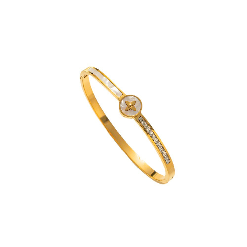 Love Heart Bracelet, 18K Gold Plated, Simple Design, Elegant Floral Charm