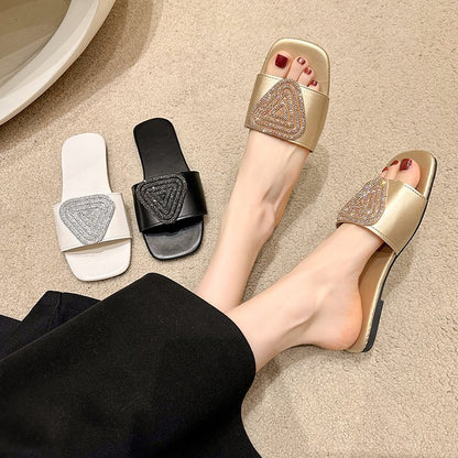 Flat-bottomed rhinestone slippers