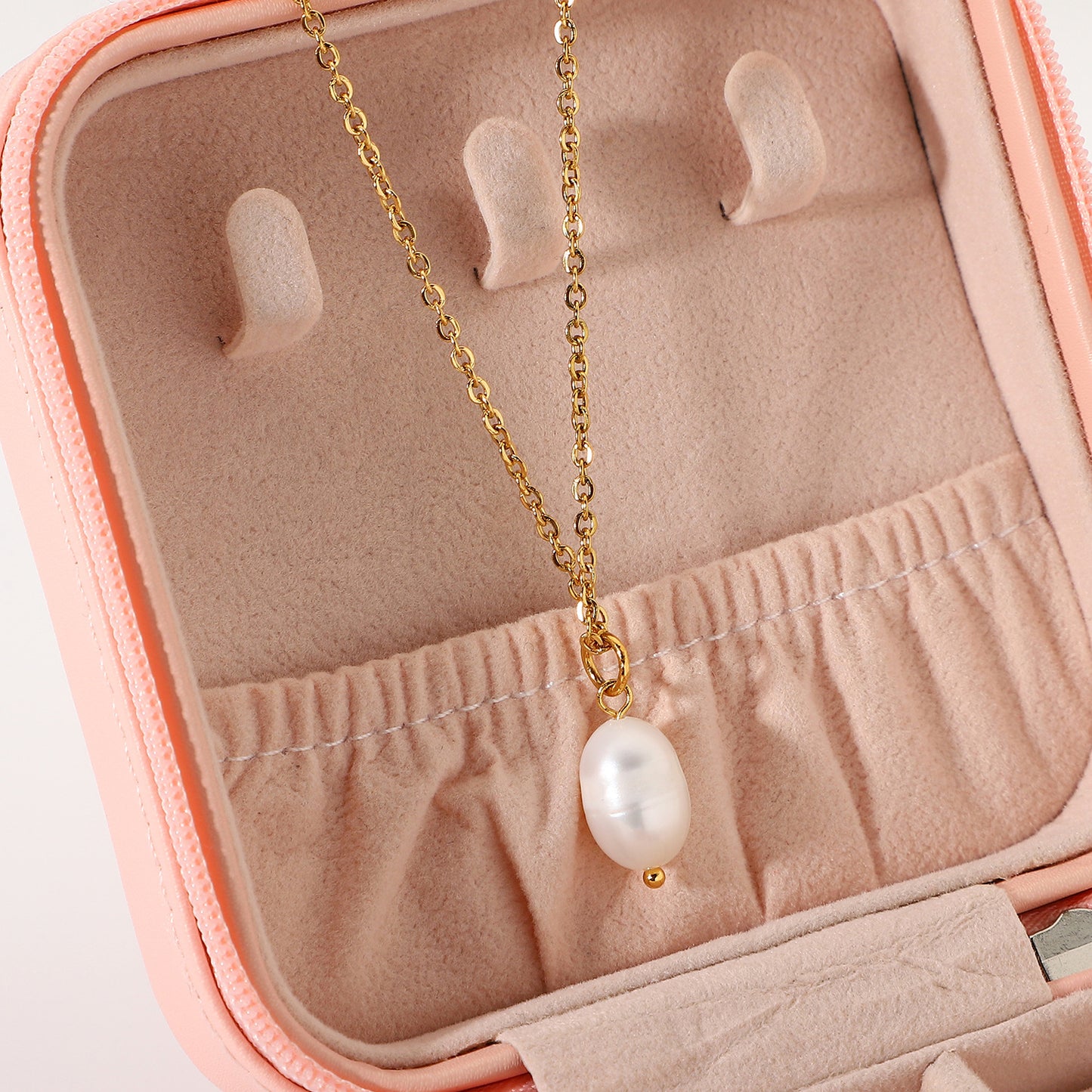 women's pearl pendant necklace