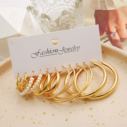 Creative gold c-shaped metal earrings