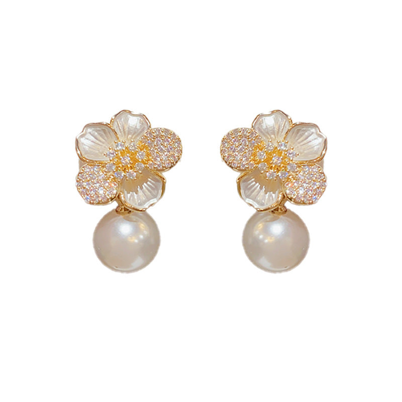 Pendientes con forma de flor de perla y circonitas goteantes 