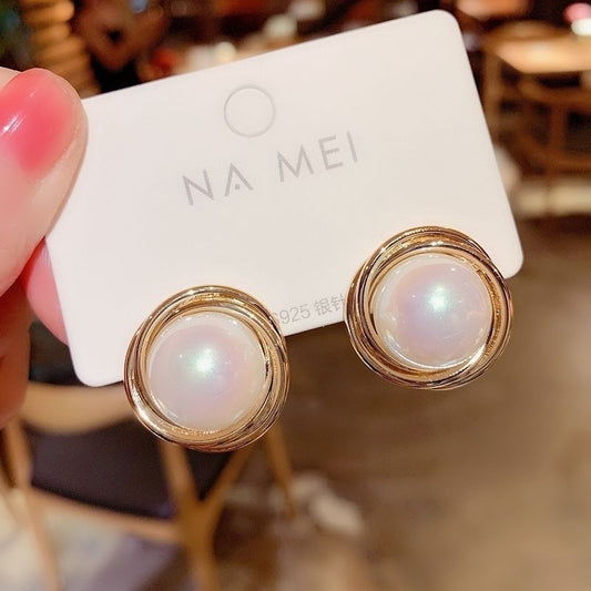 Big pearl temperament stud earrings