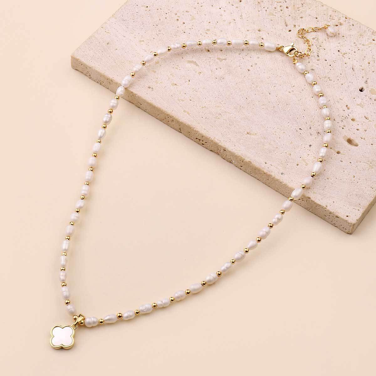 Natural freshwater pearl pendant necklace