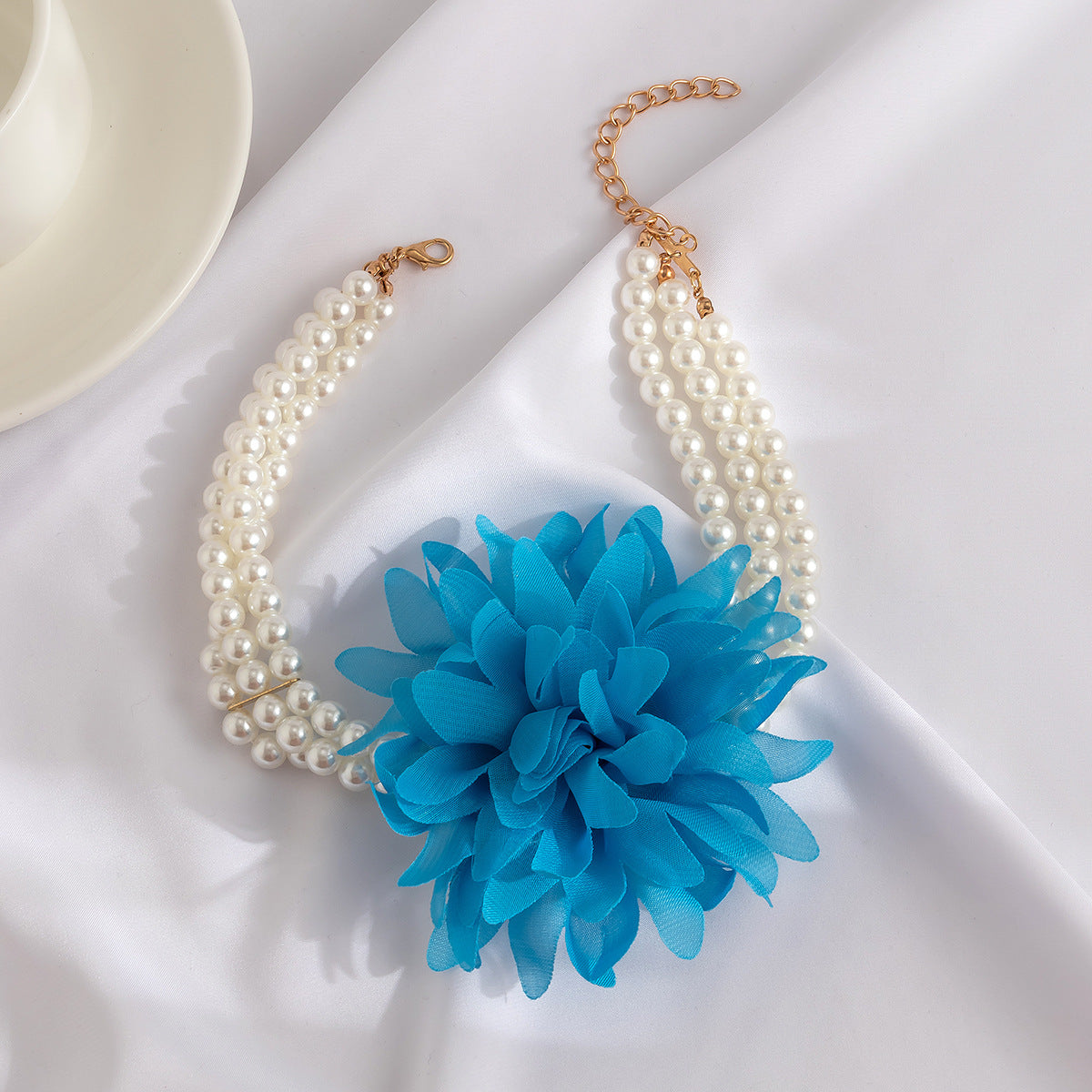 Imitation pearl retro floral beaded necklace