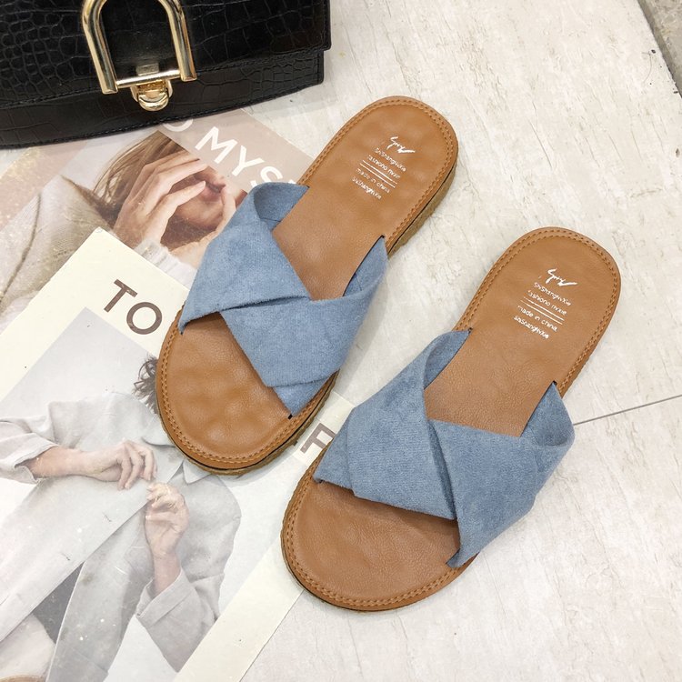 One-line beach slippers