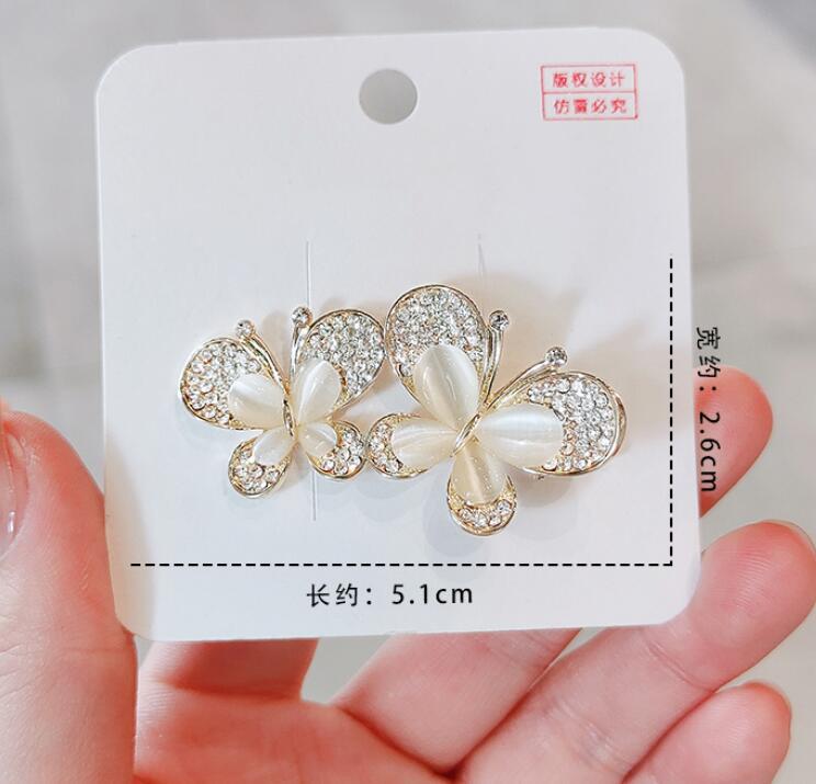 Double butterfly anti-light buckle pin