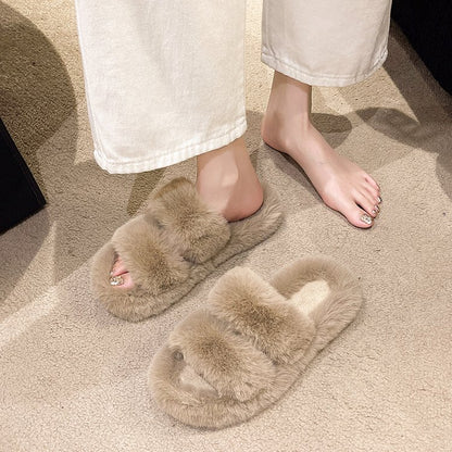 Flat-bottomed large-size slippers to keep warm