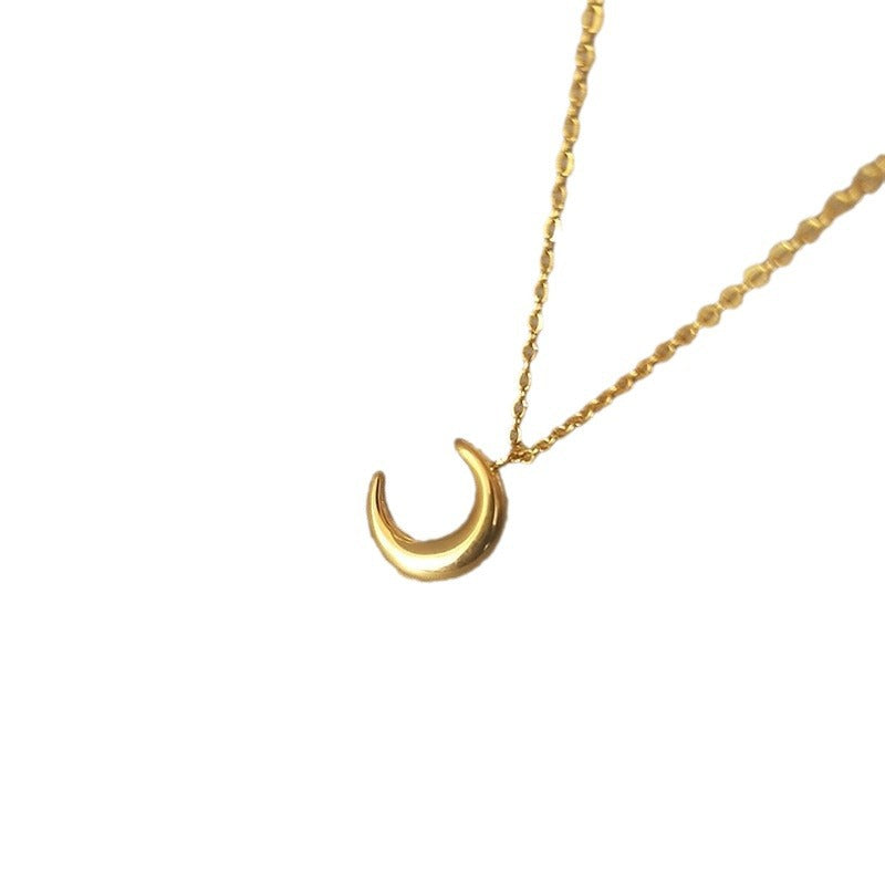 Three-dimensional moon necklace