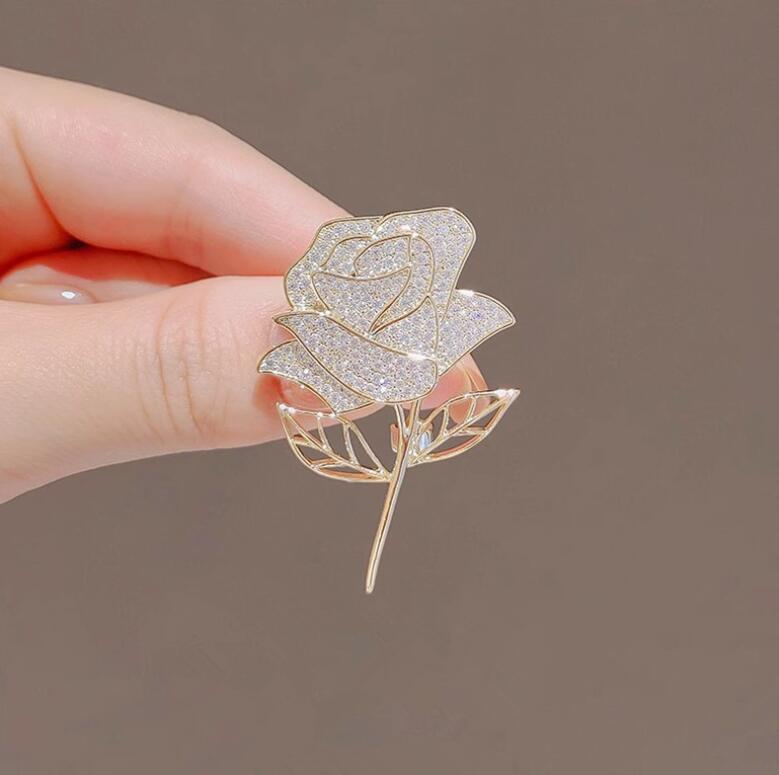 Sparkling Diamond Temperament Rose Brooch