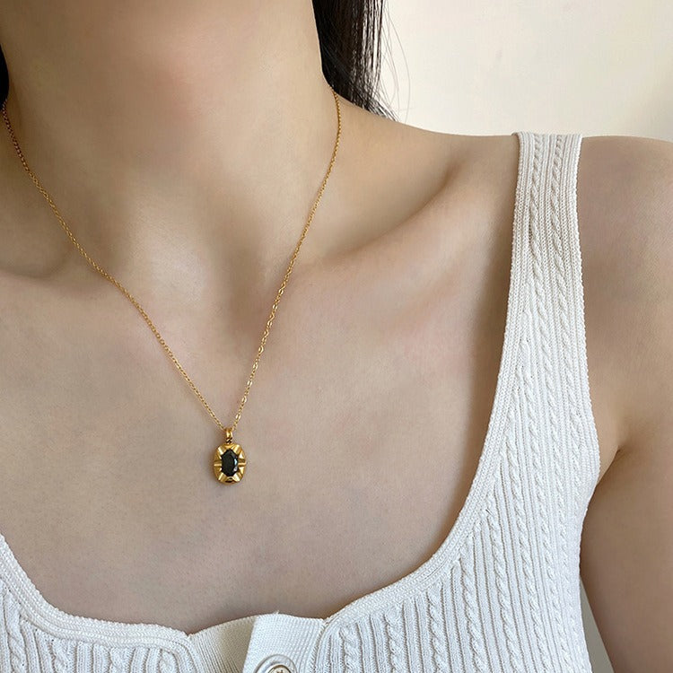 Black zircon pendant necklace