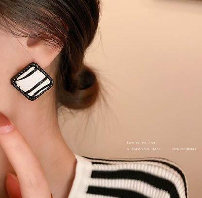 925 Silver Needle Geometric Black and White Earrings