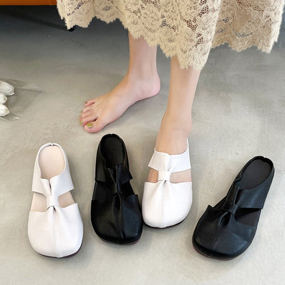 Flat-bottomed one-toe slippers