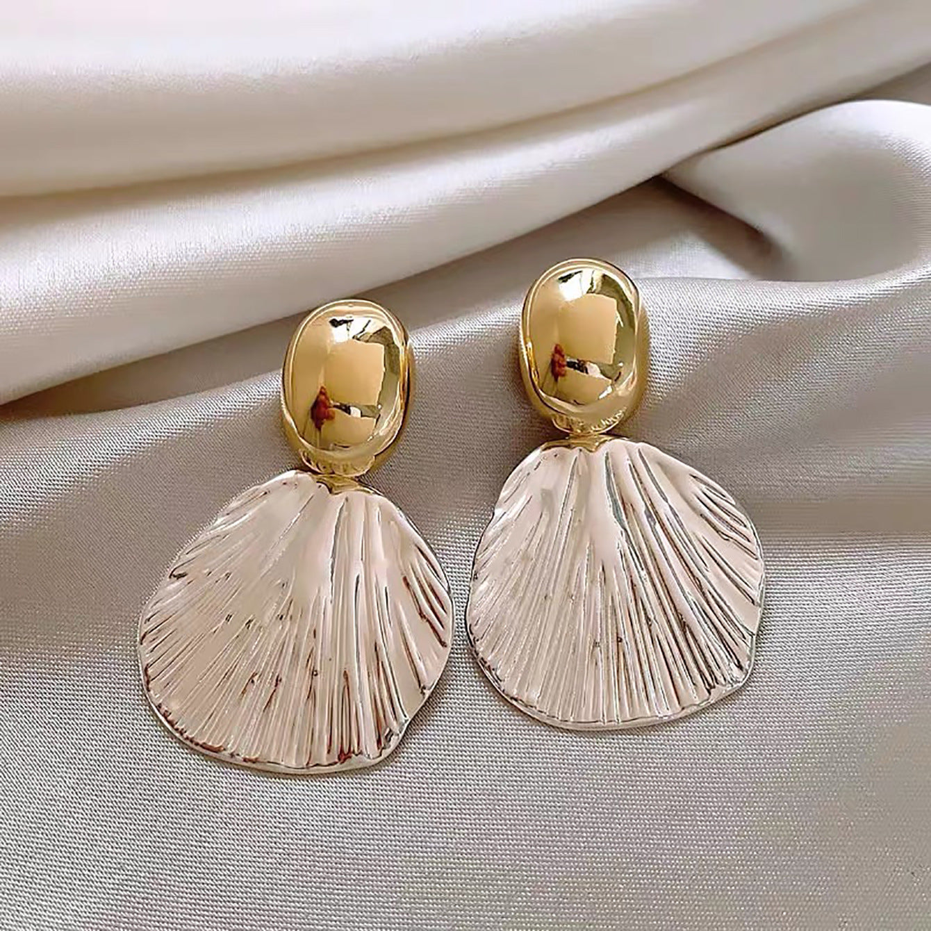 Shell design earrings