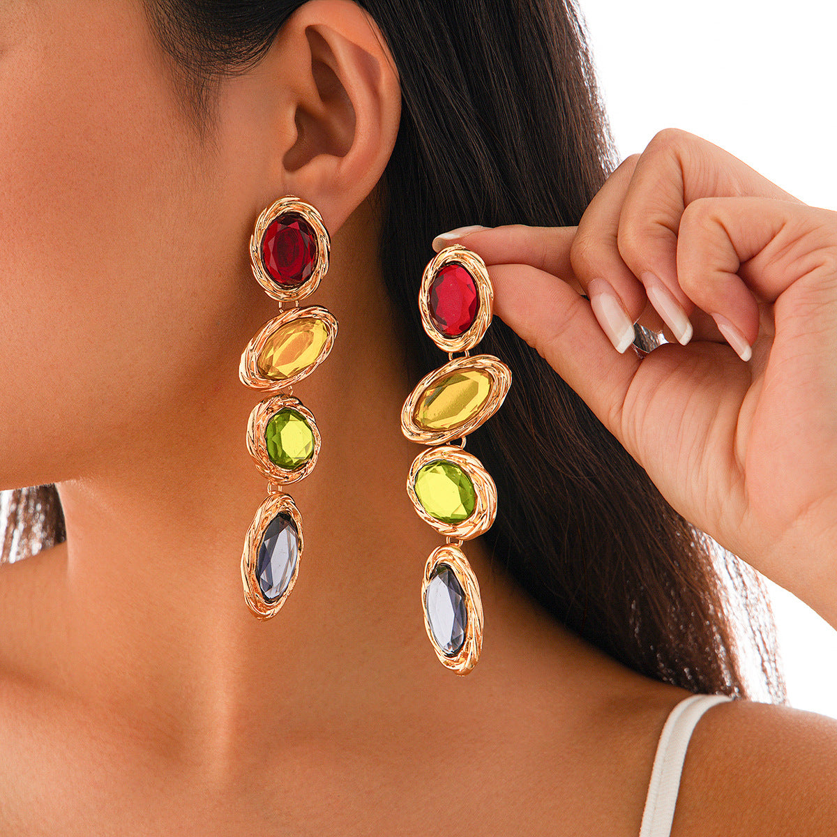 Pendientes colgantes con piedras preciosas de colores 