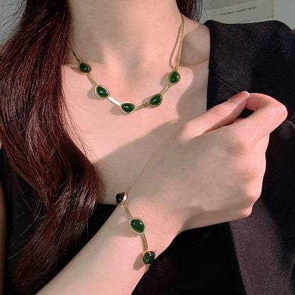 Emerald geometric necklace