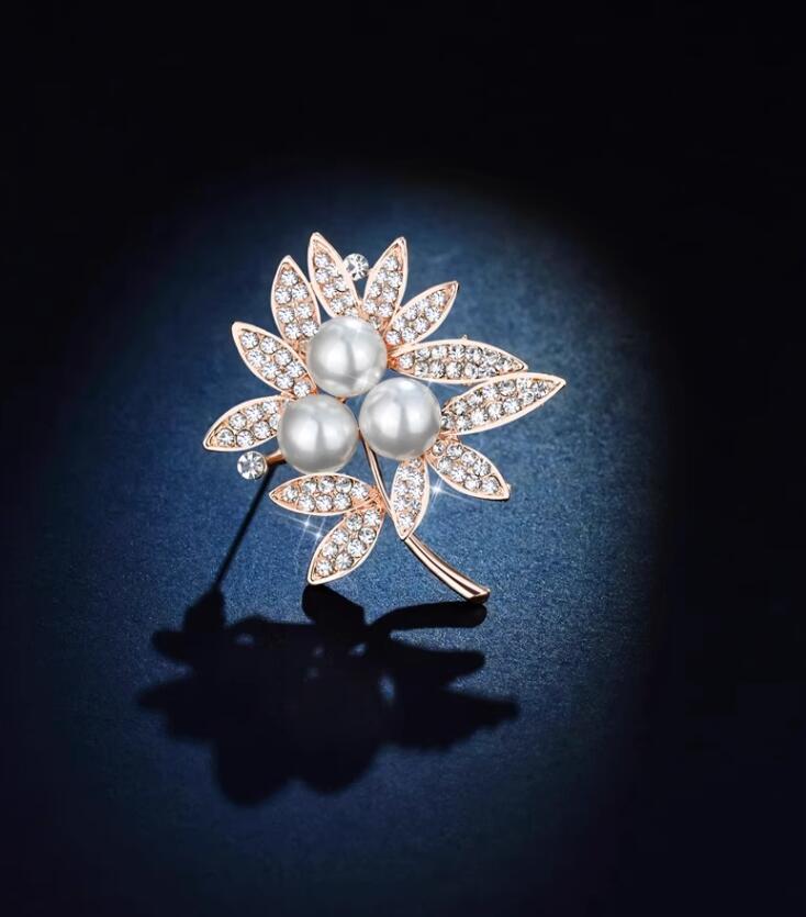 Flowers and leaves full of diamond imitation pearl brooch