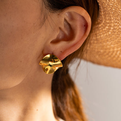 Round pleated earrings