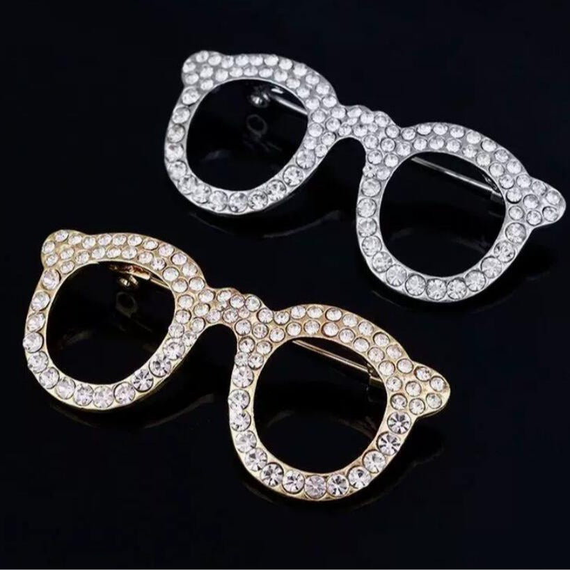 Cute glasses brooch