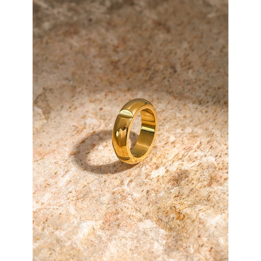 Anillo sencillo de acero inoxidable en oro de 18 quilates 