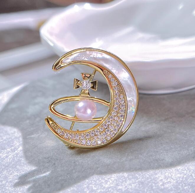 Shell Flash Diamond Moon Brooch