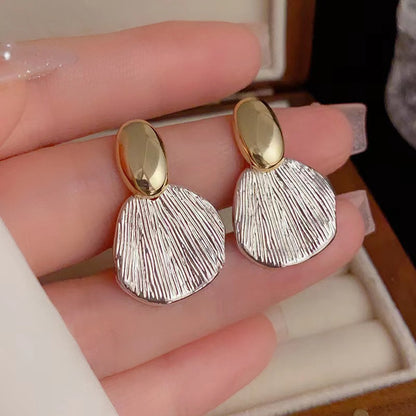 Shell design earrings