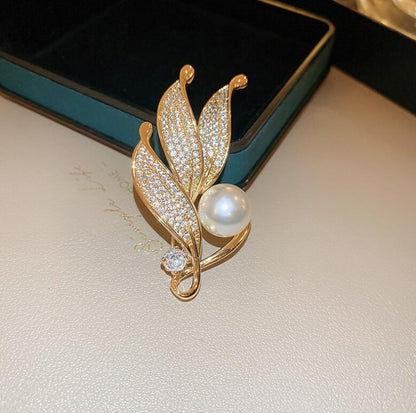 Leaf Pearl Bow Brooch