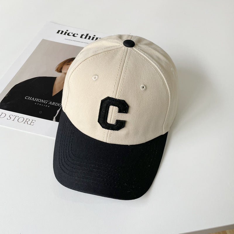 Gorra de béisbol con letra C 