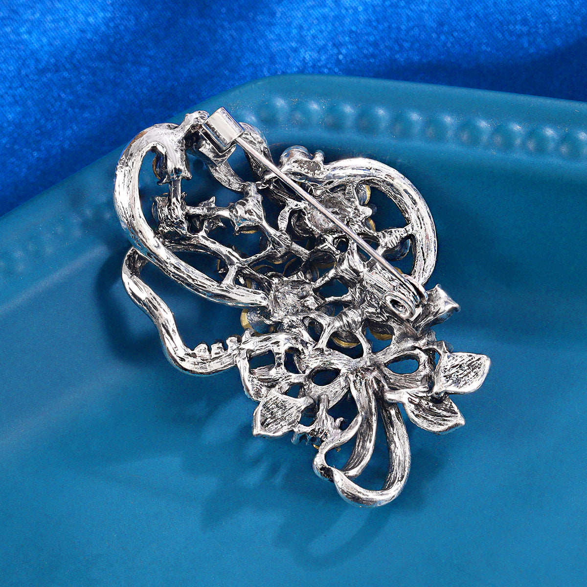 Female Rhinestone Brooch Corsage