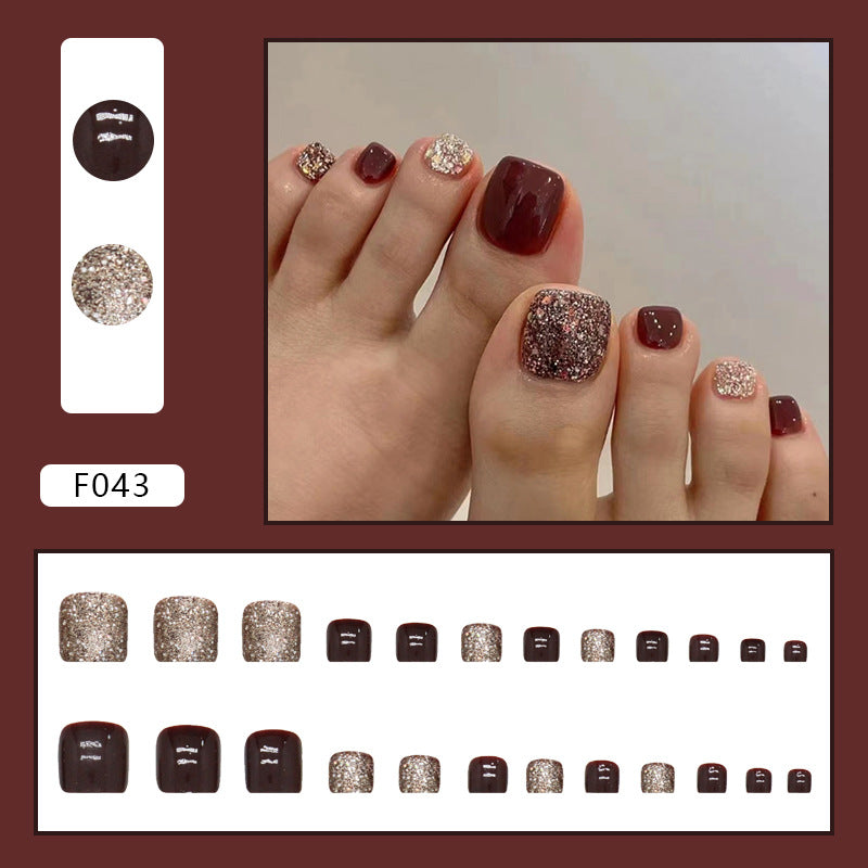 Uñas de los pies con purpurina color rojo champán